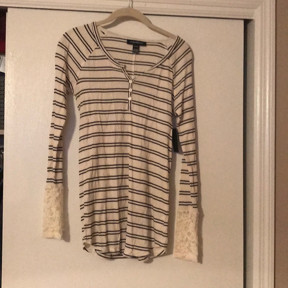 Ribbed black and cream top with lace sleeves.